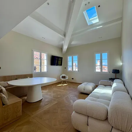 Townhouse In Tropez サントロペ